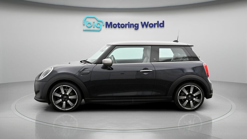 Mini Hatch Cooper Exclusive GJ23LVD Black #4