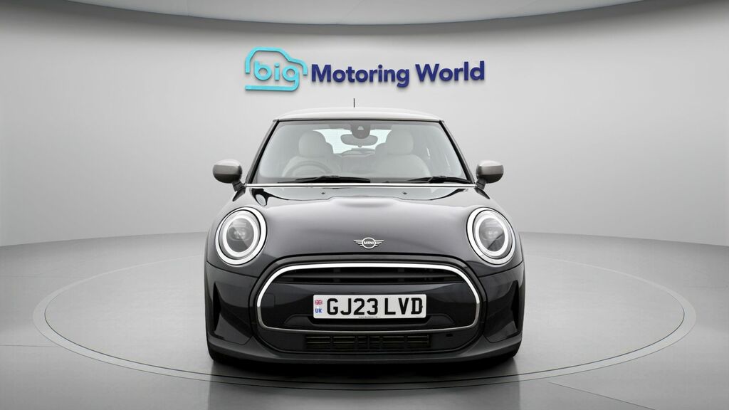 Mini Hatch Cooper Exclusive GJ23LVD Black #2