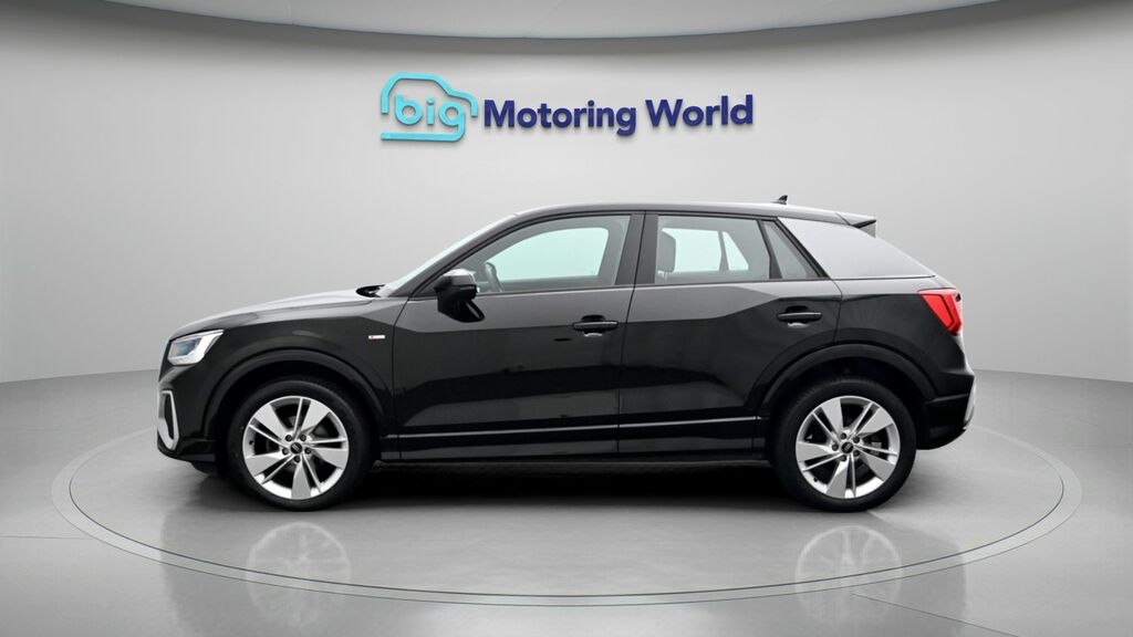 Audi Q2 S Line KS22BZG Black #4