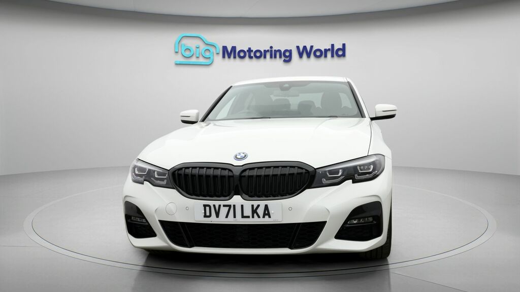 BMW 3 Series M Sport DV71LKA White #2