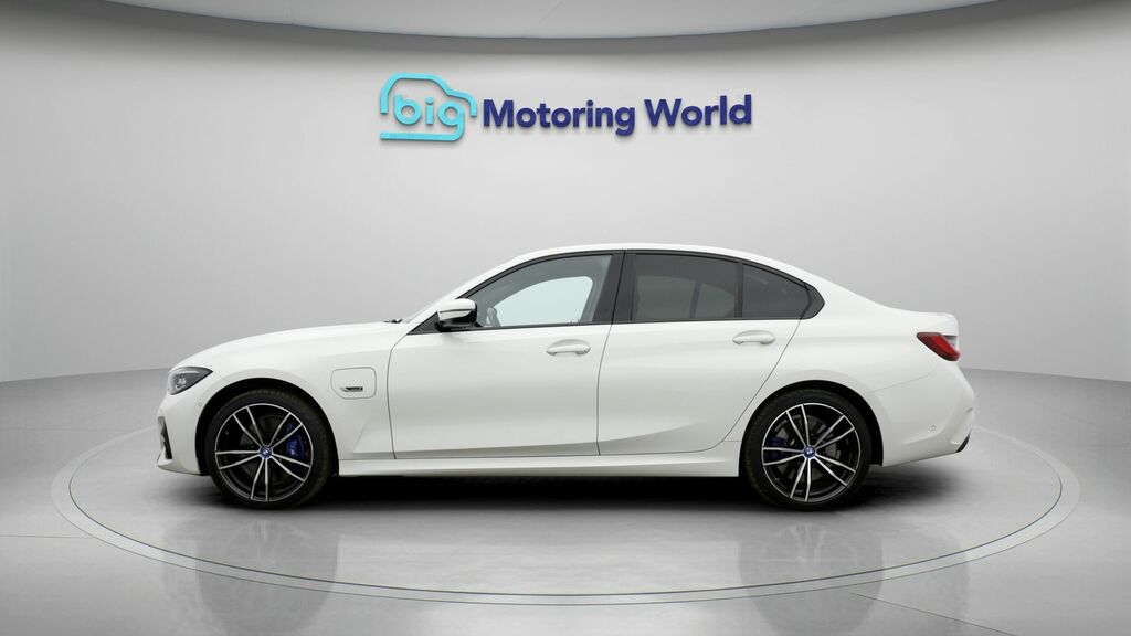 BMW 3 Series M Sport DV71LKA White #4