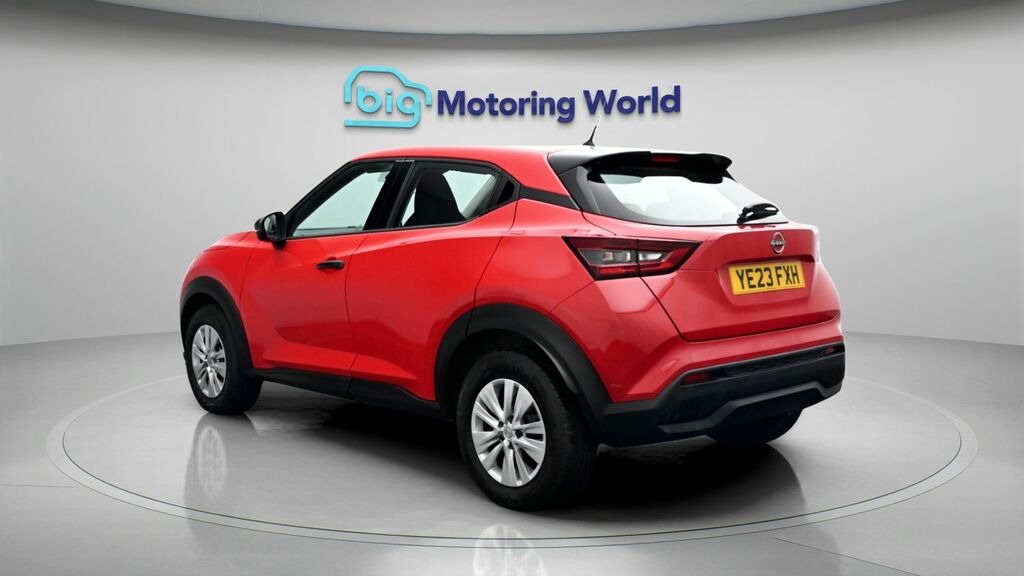 Nissan Juke Visia Red #5