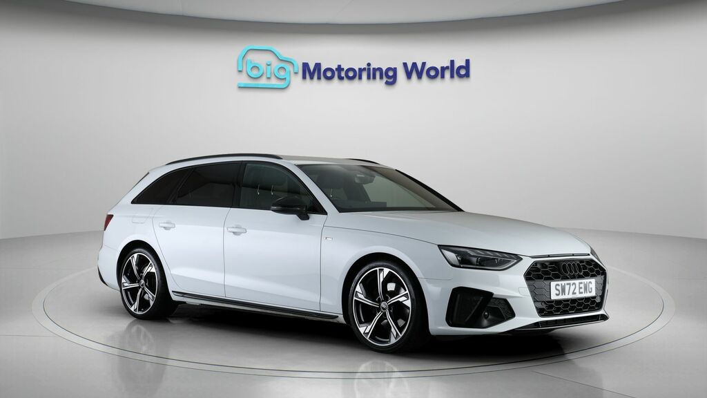 Audi A4 Avant Black Edition White