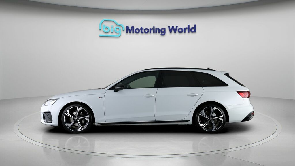 Audi A4 Avant Black Edition SW72EWG White #4