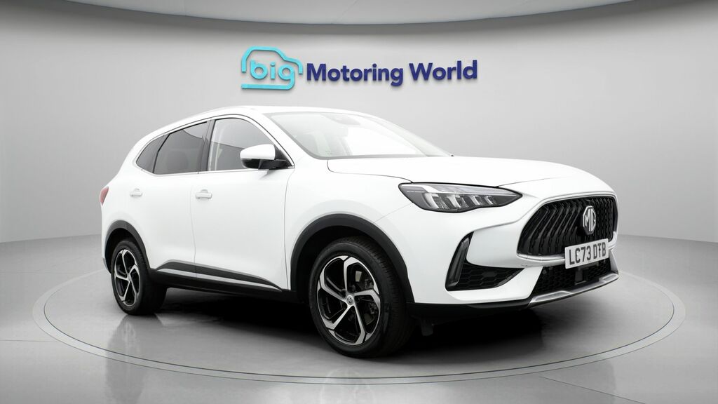 MG HS Trophy White