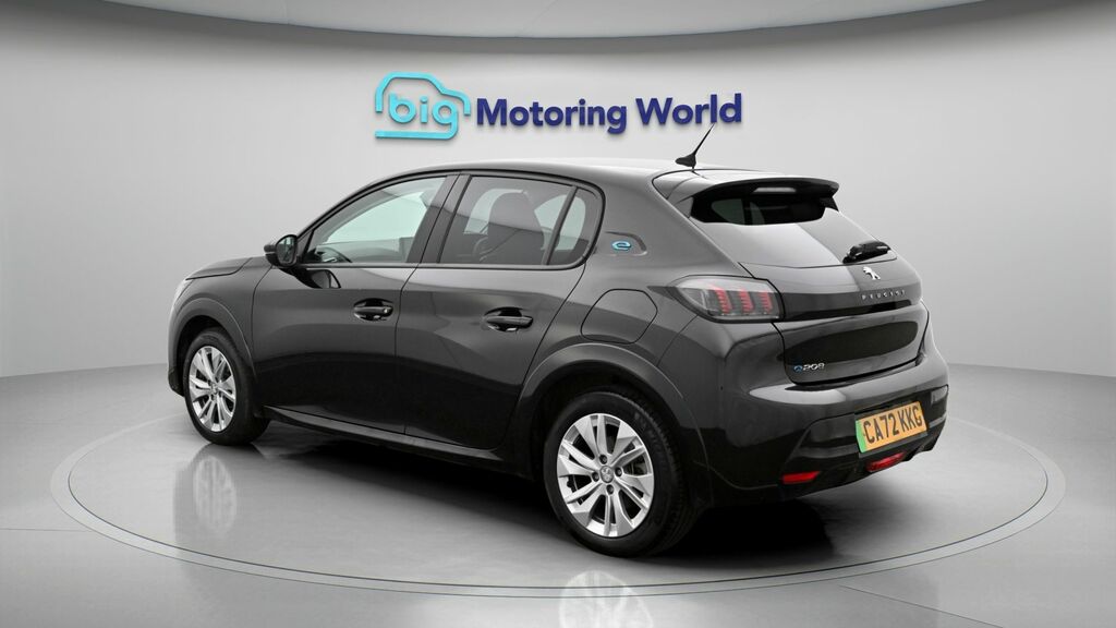 Peugeot e-208 Allure Premium Black #5