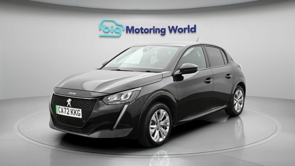 Peugeot e-208 Allure Premium Black #3