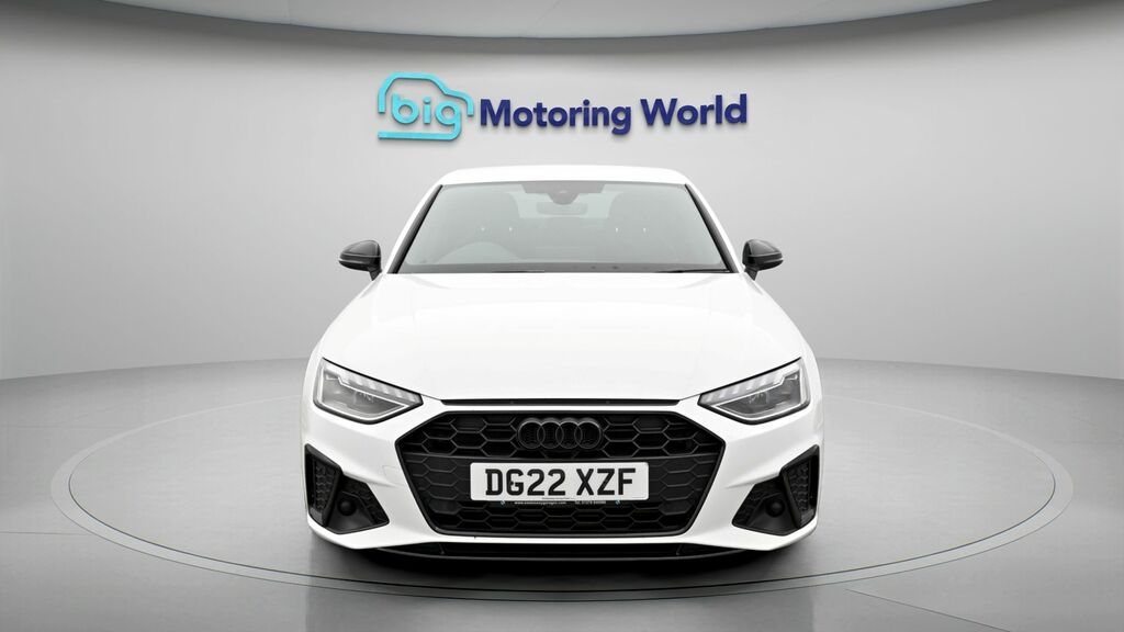 Audi A4 Black Edition DG22XZF White #2