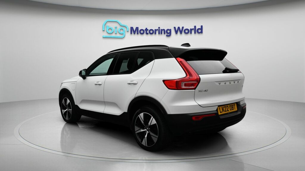 Volvo XC40 Plus White #5