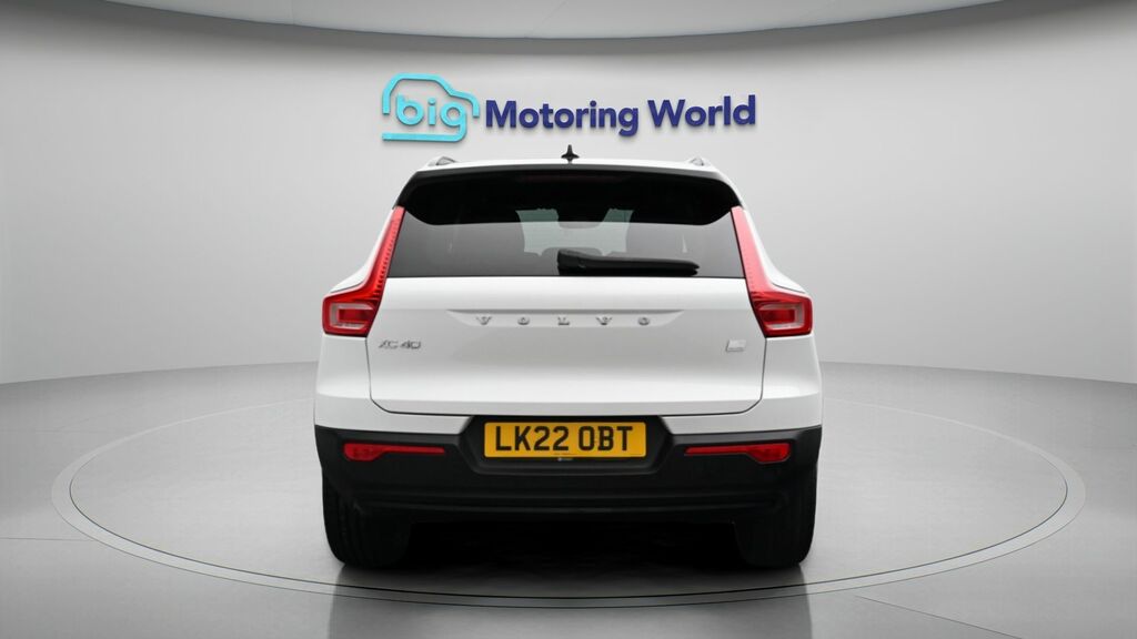 Volvo XC40 Plus White #6