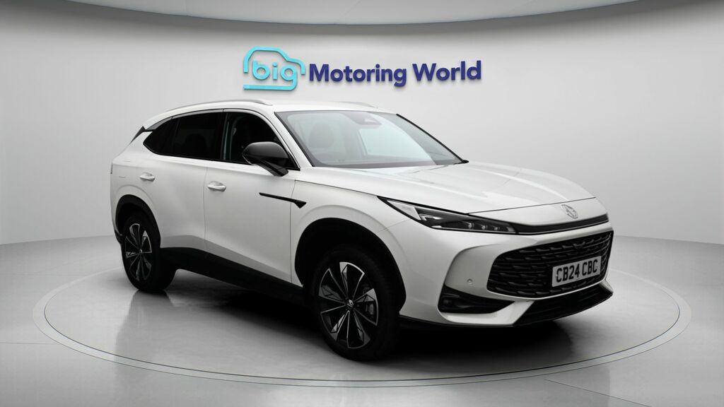 MG HS Trophy White