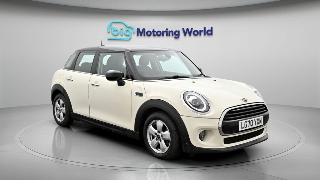 Mini Hatch Cooper Classic White