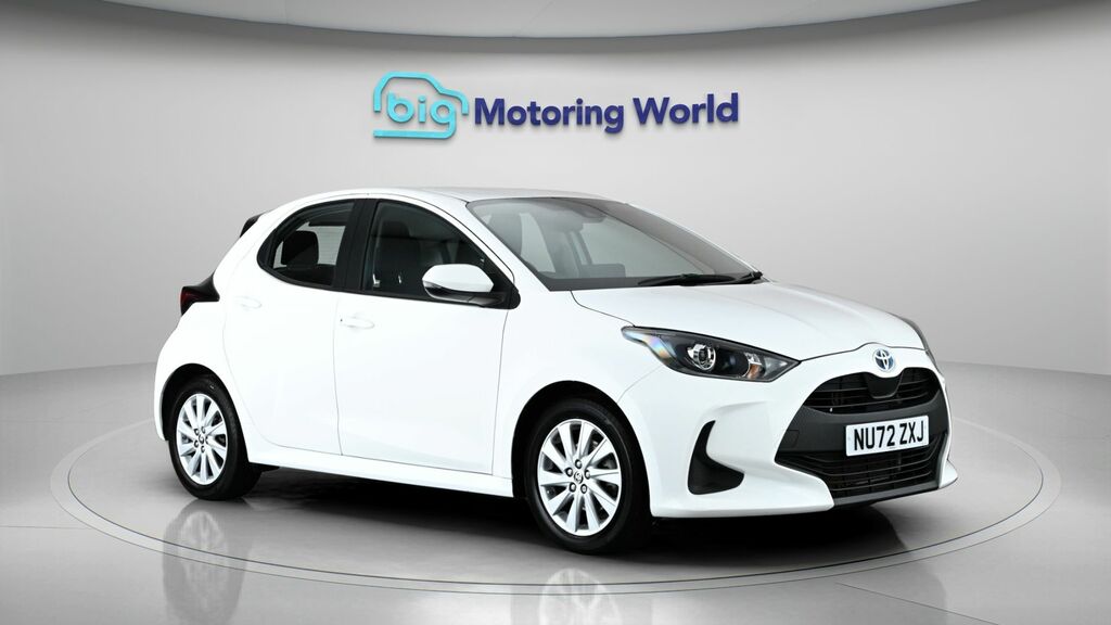 Toyota Yaris Icon White