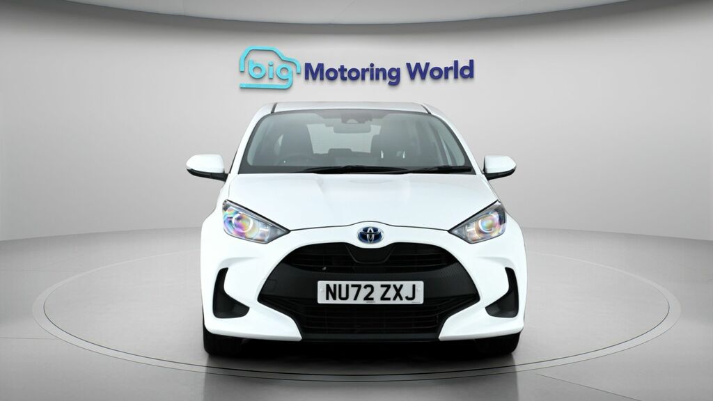 Toyota Yaris Icon NU72ZXJ White #2