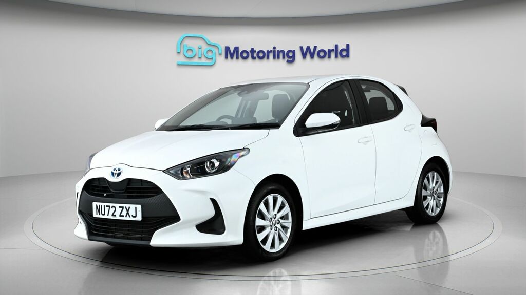 Toyota Yaris Icon NU72ZXJ White #3