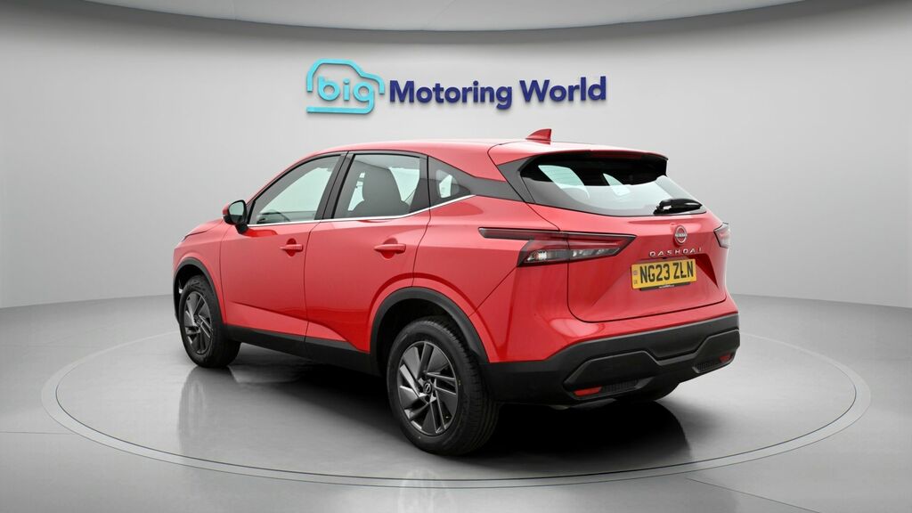 Nissan Qashqai Acenta Premium NG23ZLN Red #5