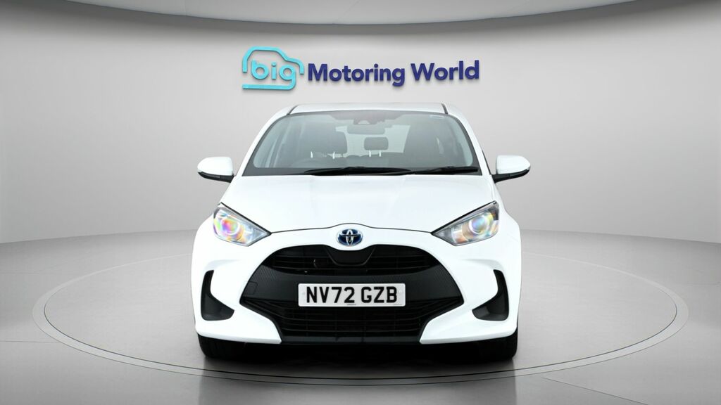 Toyota Yaris Icon NV72GZB White #2