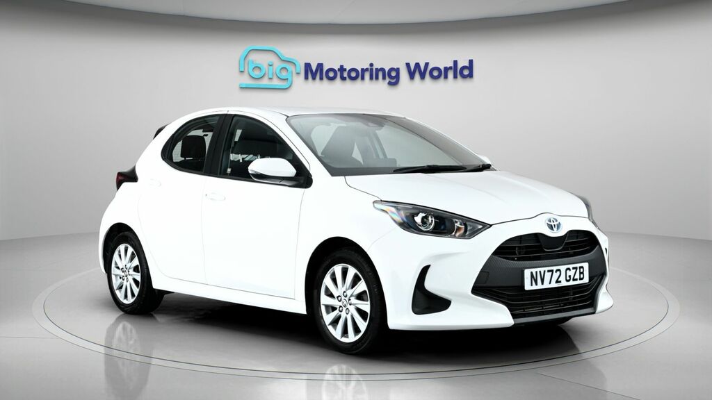 Toyota Yaris Icon White