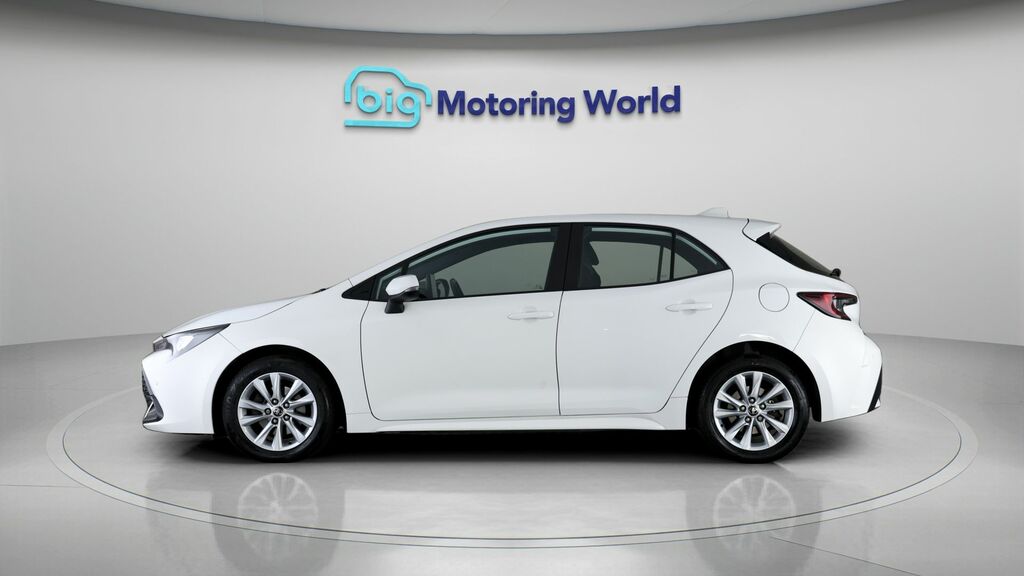 Toyota Corolla Icon FH23ZHZ White #4