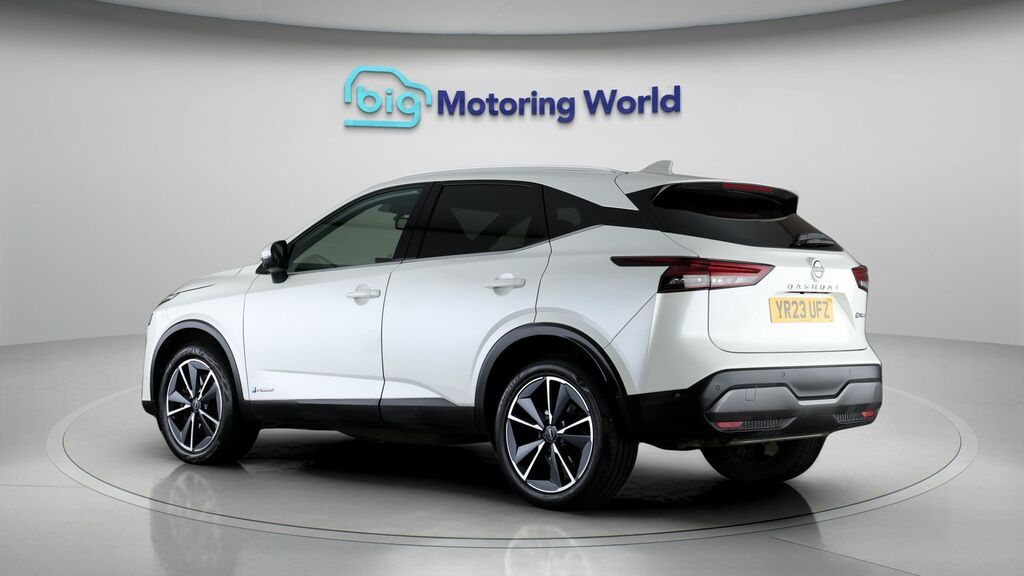 Nissan Qashqai Tekna YR23UFZ White #5