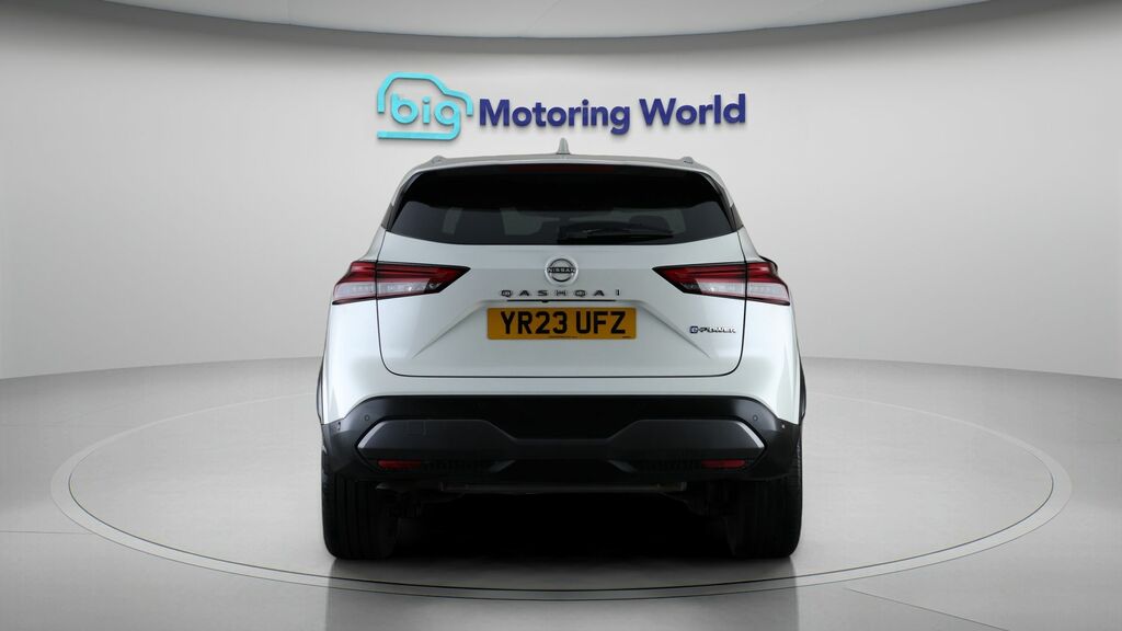 Nissan Qashqai Tekna YR23UFZ White #6