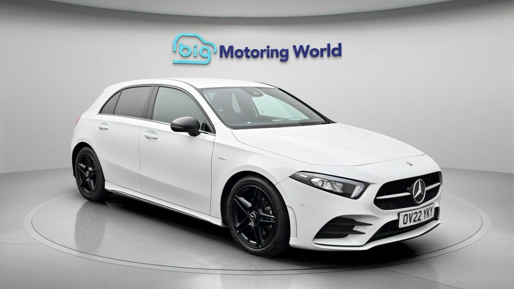 Mercedes-Benz A Class Amg Line Edition OV22YKY White