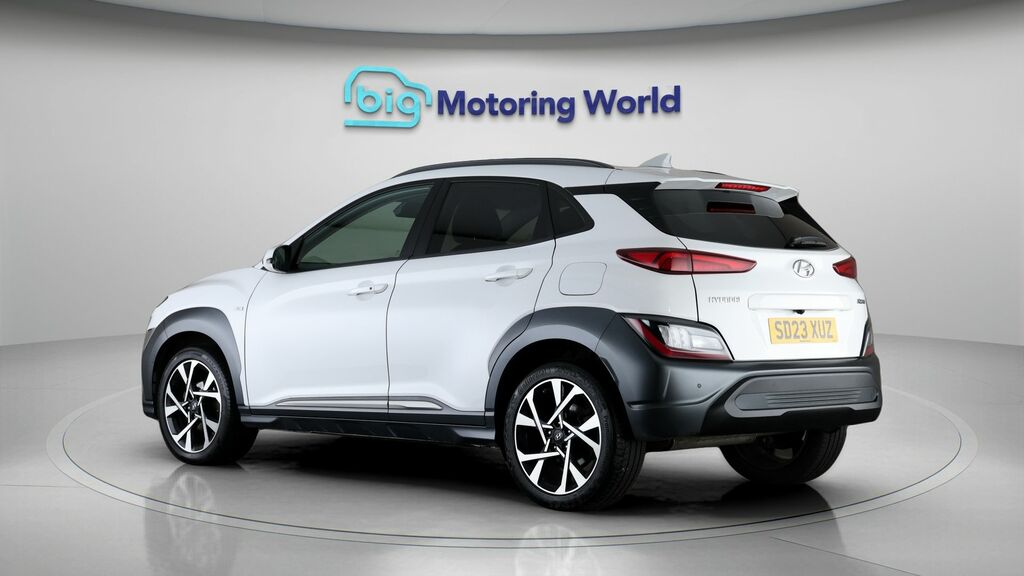 Hyundai Kona Premium White #5