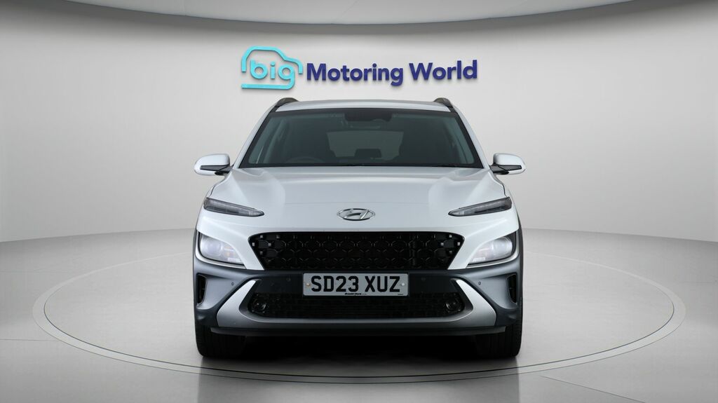 Hyundai Kona Premium White #2