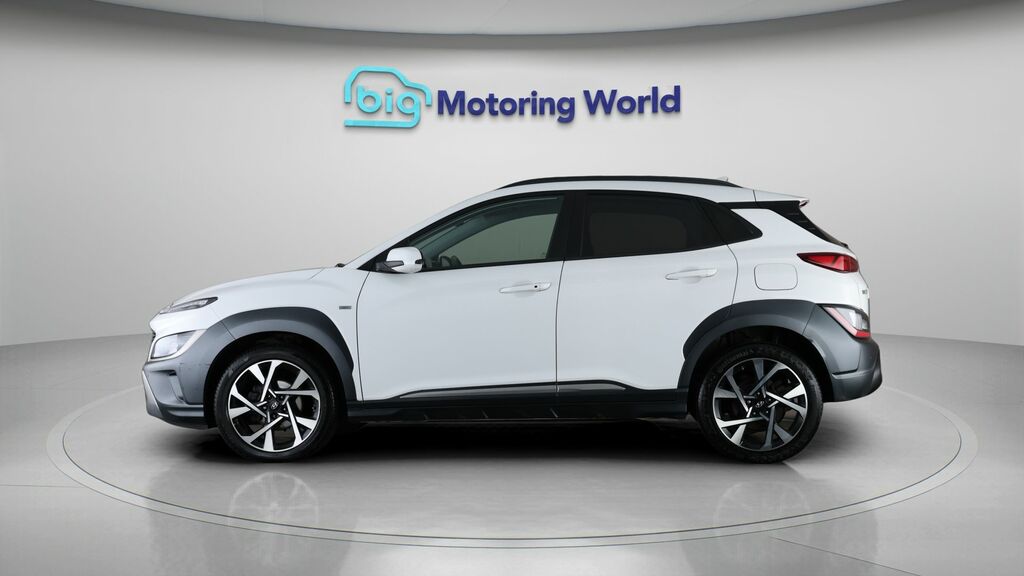 Hyundai Kona Premium White #4