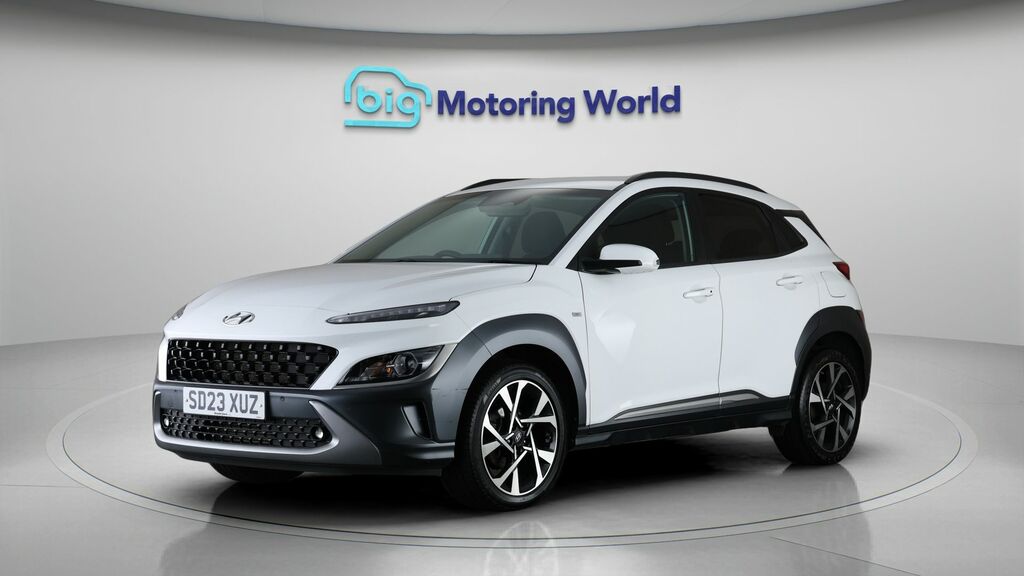 Hyundai Kona Premium White #3