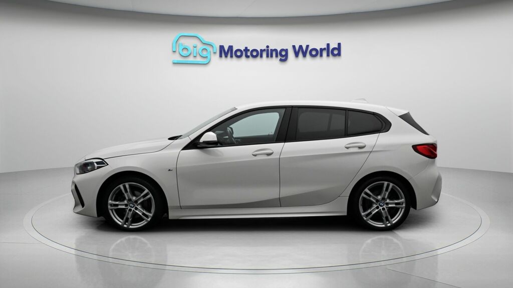BMW 1 Series M Sport HK22FEV White #4