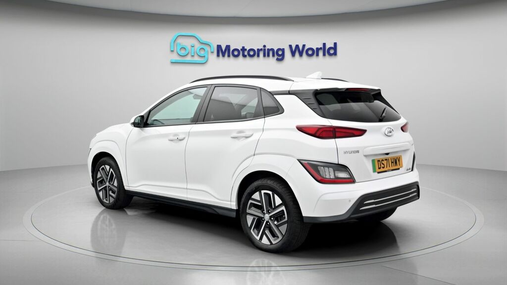 Hyundai Kona Premium White #5