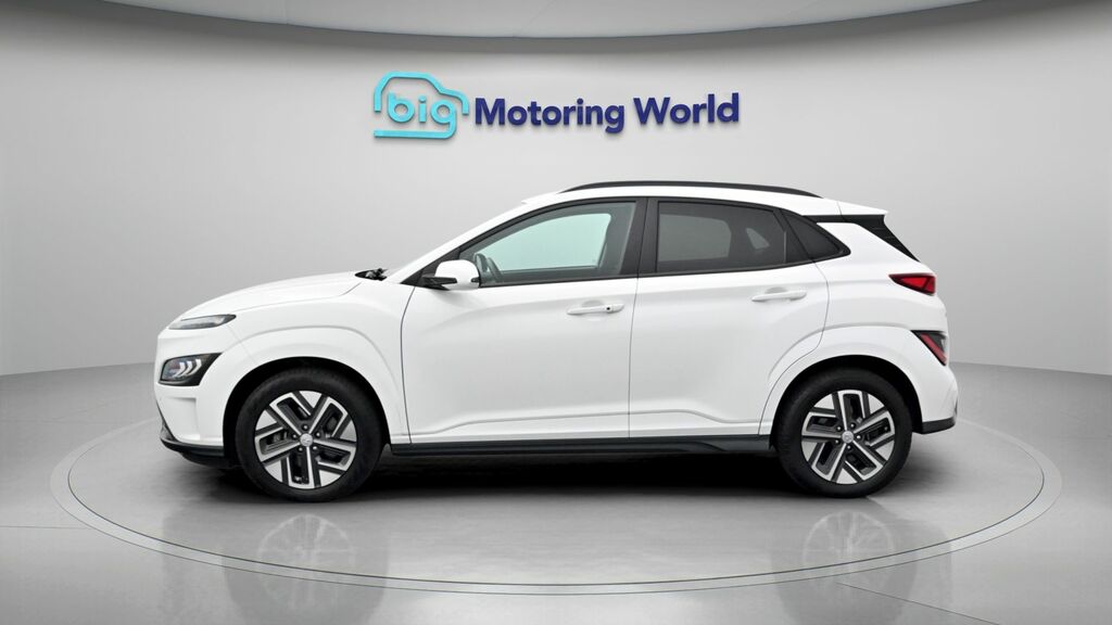 Hyundai Kona Premium White #4