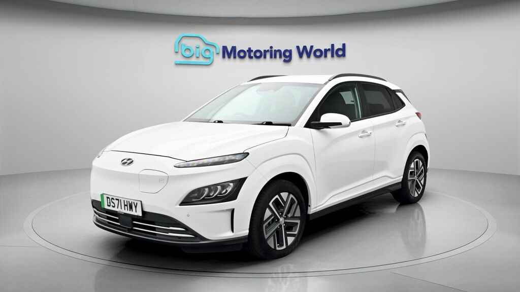 Hyundai Kona Premium White #3