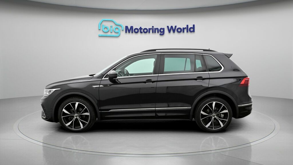 Volkswagen Tiguan R-line SB22XGD Black #4