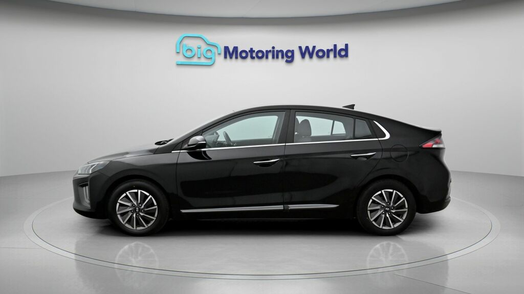 Hyundai Ioniq Premium Black #4