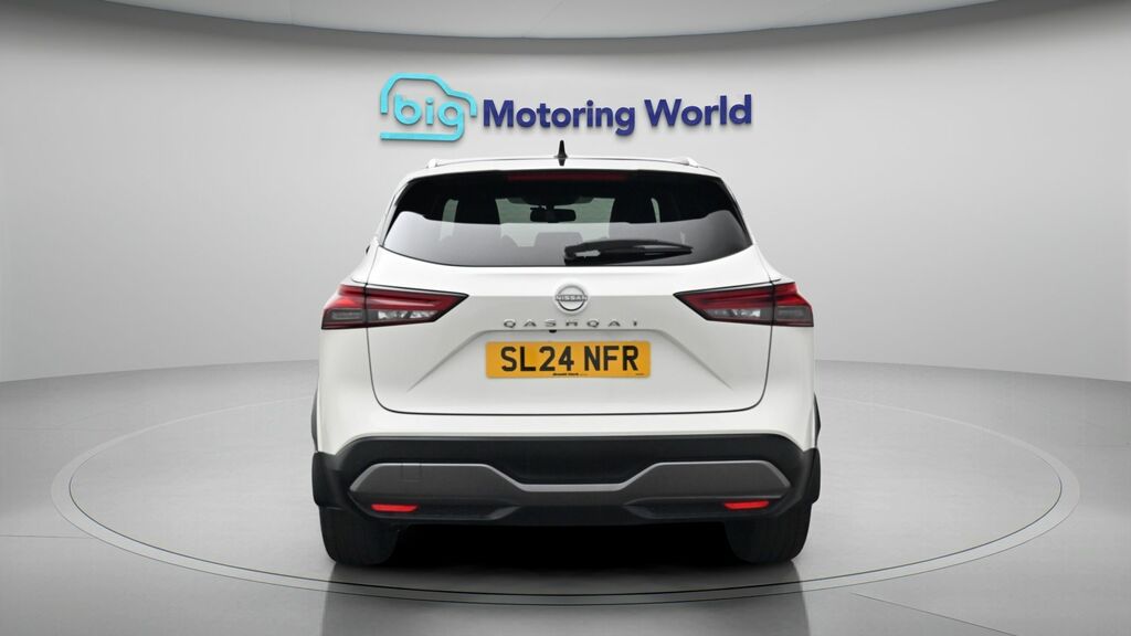 Nissan Qashqai Tekna White #6