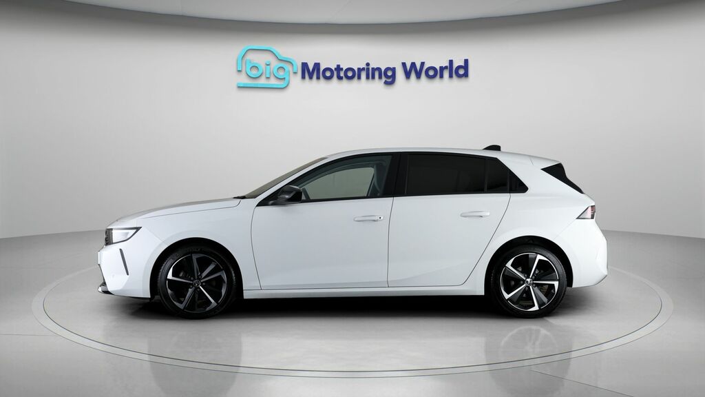 Vauxhall Astra Griffin NV74UOW White #4