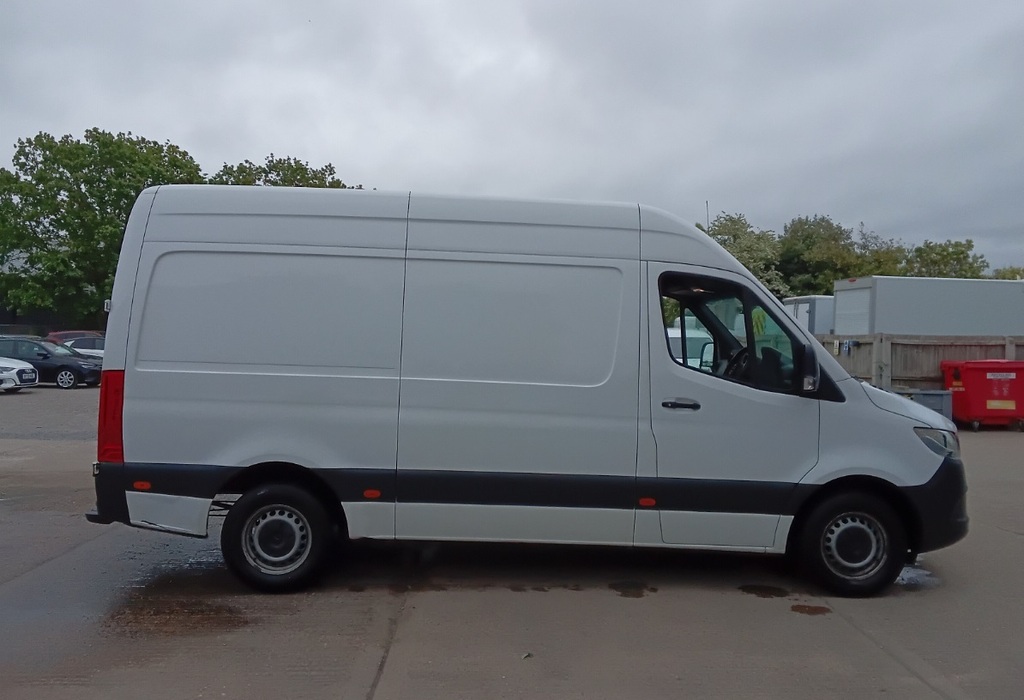 Mercedes-Benz Sprinter 316 Cdi 163 L2h2 Mwb High Roof Rwd KP20SYY White #2