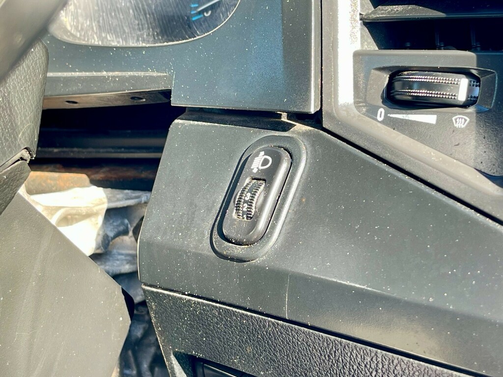 Mercedes-Benz  816 Box With Rear Shutter White #16