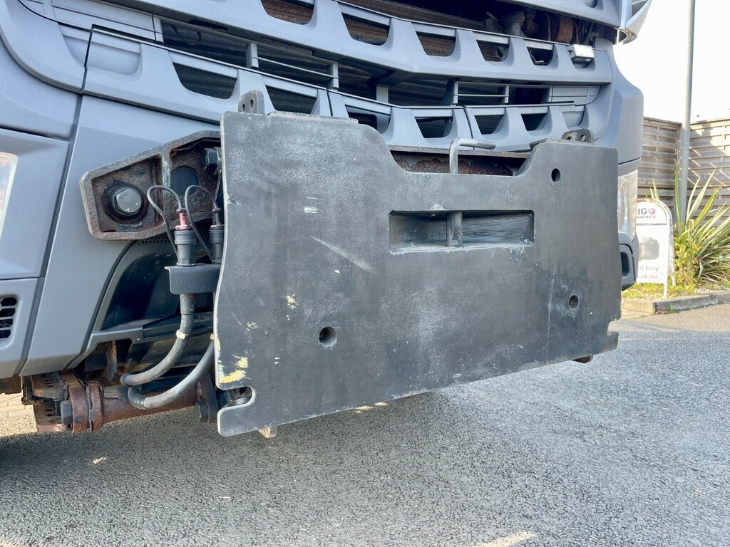 Mercedes-Benz  816 Box With Rear Shutter White #37