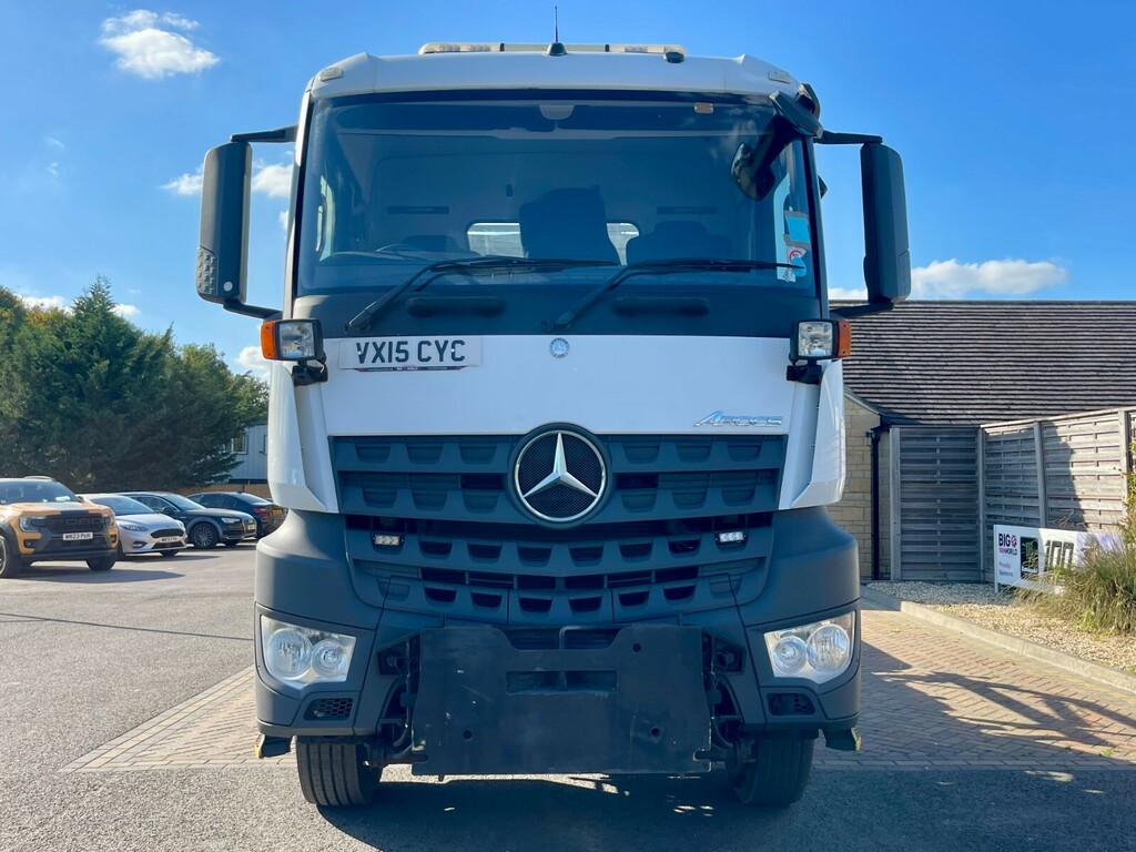 Mercedes-Benz  816 Box With Rear Shutter White #2