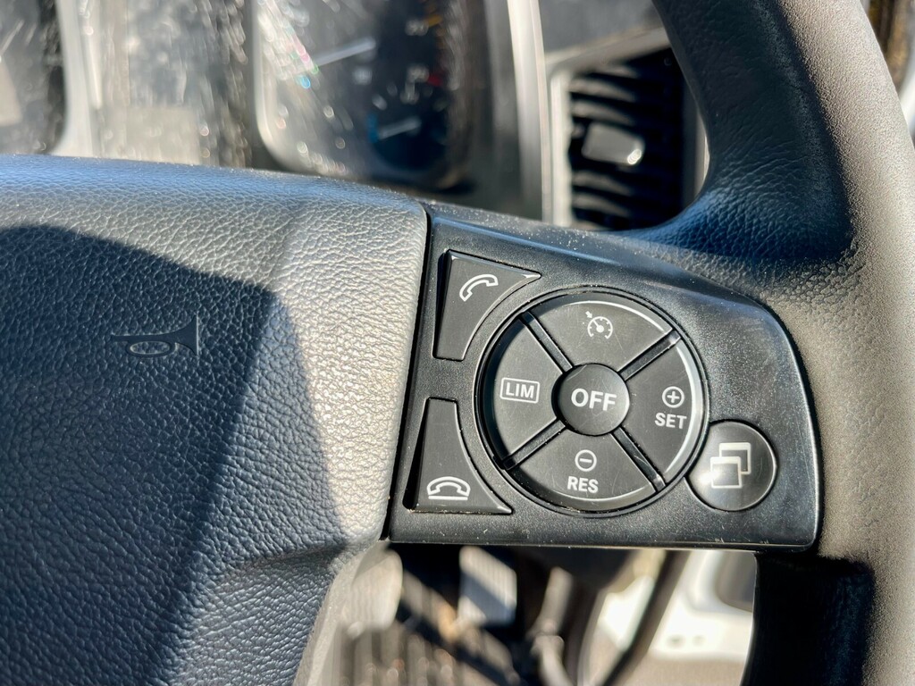 Mercedes-Benz  816 Box With Rear Shutter White #12