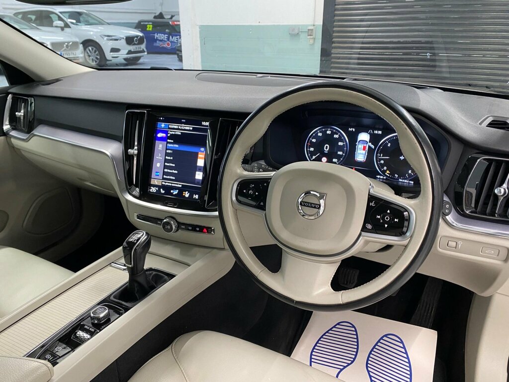 Volvo V60 2.0 D3 Momentum Pro Estate Euro Grey #3