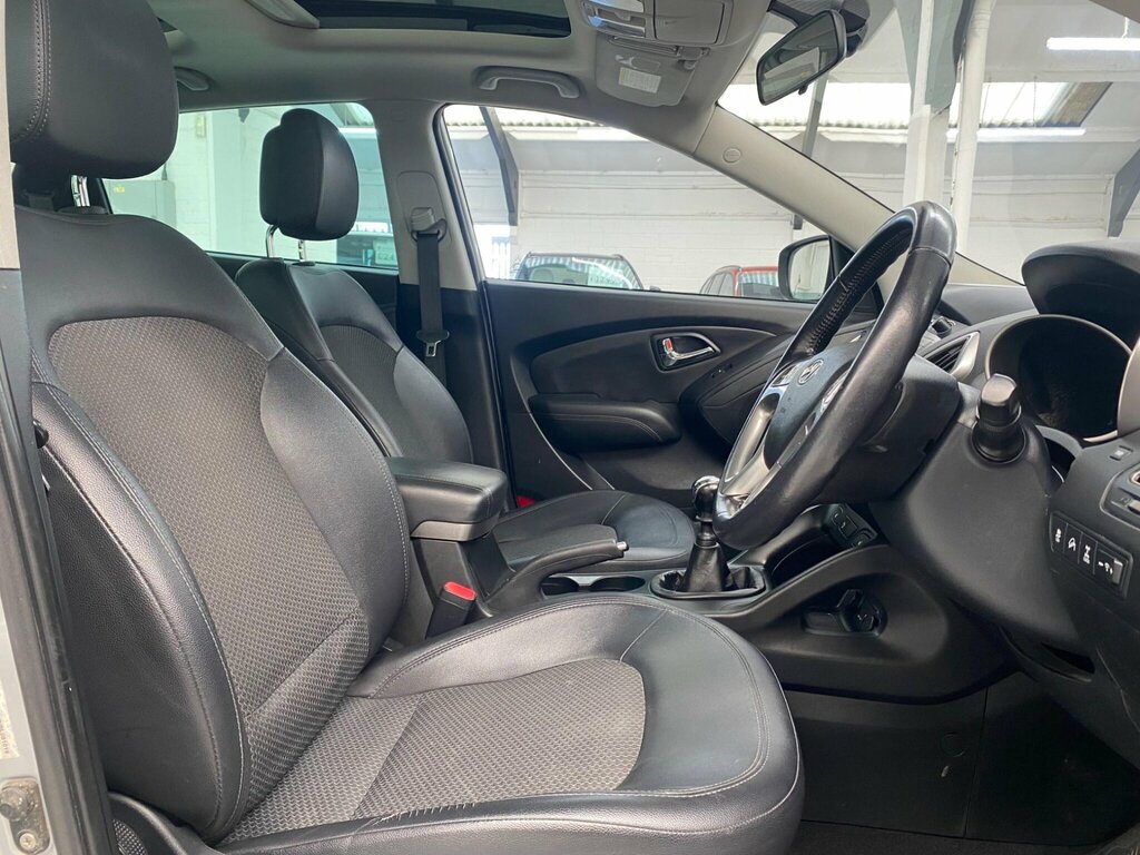 Hyundai Ix35 Crdi Style White #11