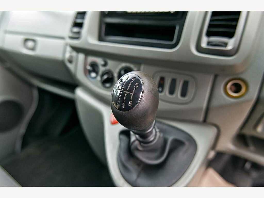 Vauxhall Vivaro Panel Van Silver #16
