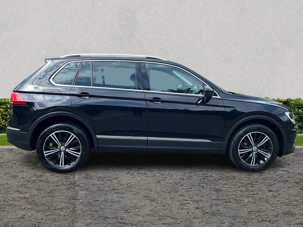 Volkswagen Tiguan 2.0 Tdi 150 4Motion Se Nav Dsg MK68LDF Black #2