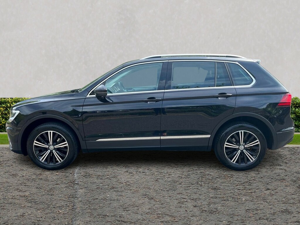 Volkswagen Tiguan 2.0 Tdi 150 4Motion Se Nav Dsg MK68LDF Black #6