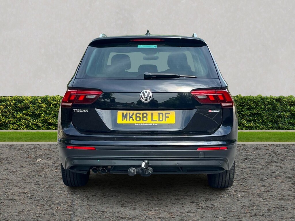Volkswagen Tiguan 2.0 Tdi 150 4Motion Se Nav Dsg MK68LDF Black #4