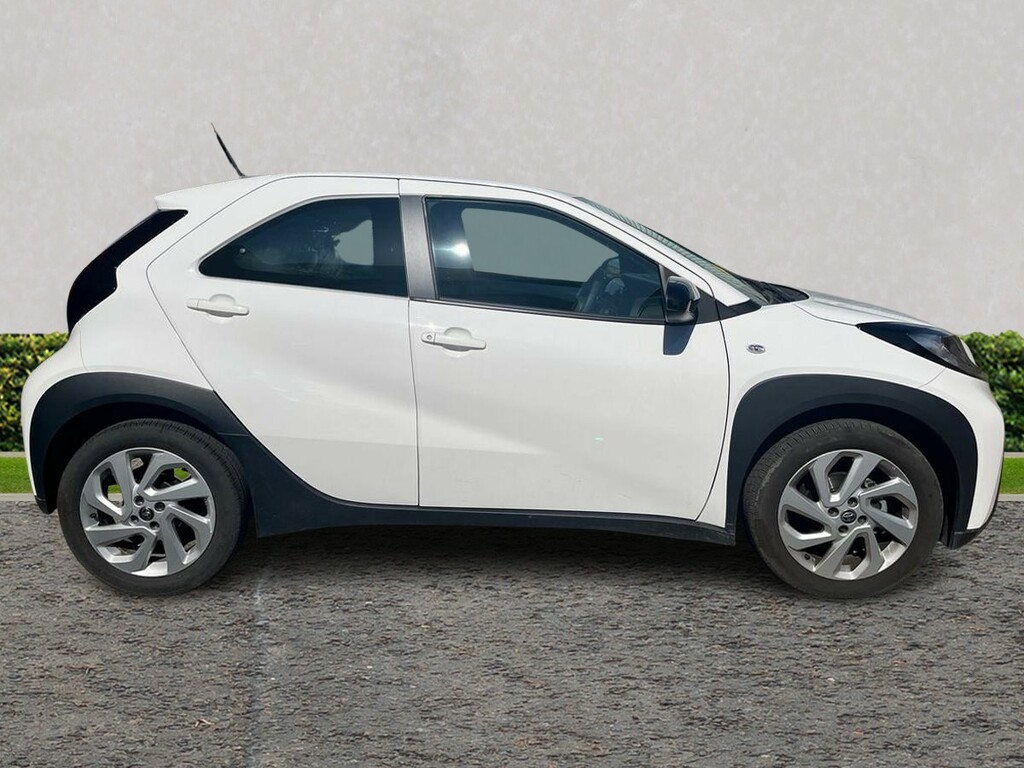 Toyota Aygo X 1.0 Vvt-i Pure LP74CVE White #2